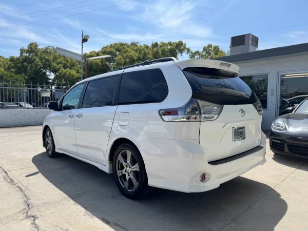 2017 Toyota SIENNA