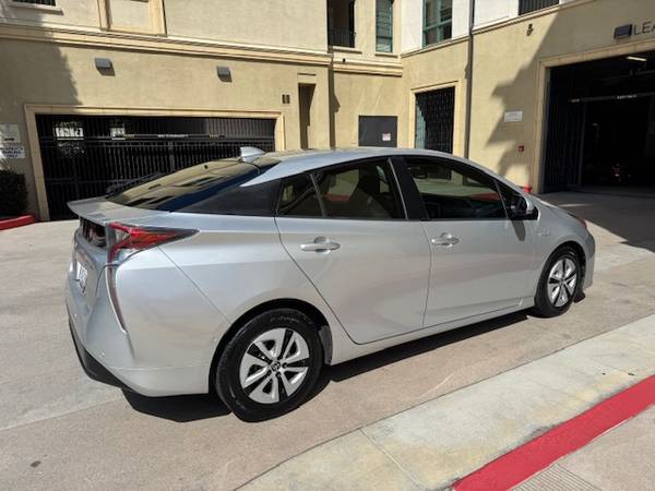 2016 Toyota PRIUS