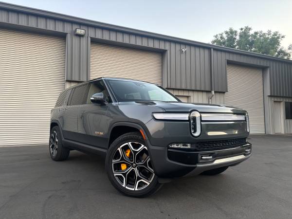 2023 Rivian R1S