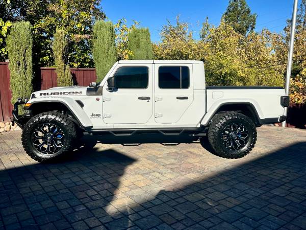2024 Jeep Gladiator